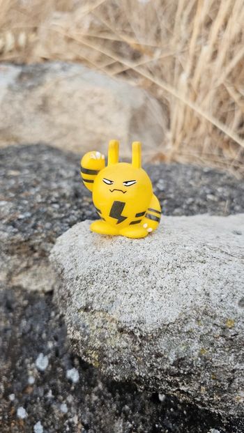 Super figurine Pokemon Nintendo finger puppet elekid