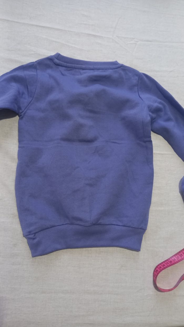 Sweat Dino au foot 116 cm neuf - photo numéro 6