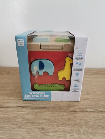 Cube d'activité en bois neuf jamais ouvert