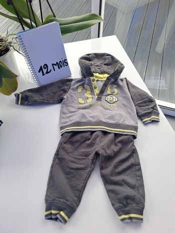 Ensemble pull et pantalon 12 mois