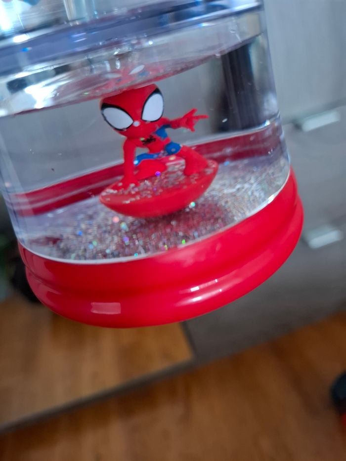 Jouet et gourde spidey - photo numéro 4