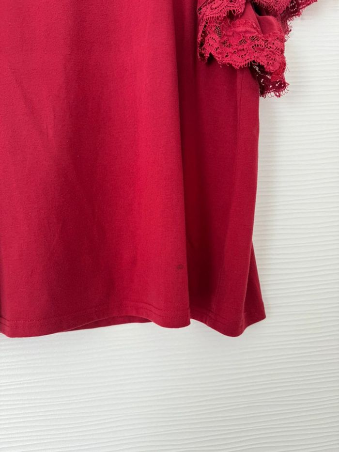 Haut t-shirt rouge framboise à manches courtes volants en dentelle col rond - photo numéro 5