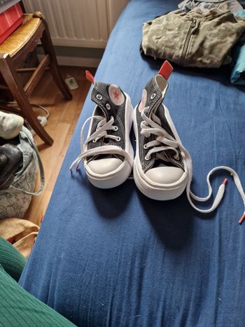Baskets fille jolie converse comme neuf
