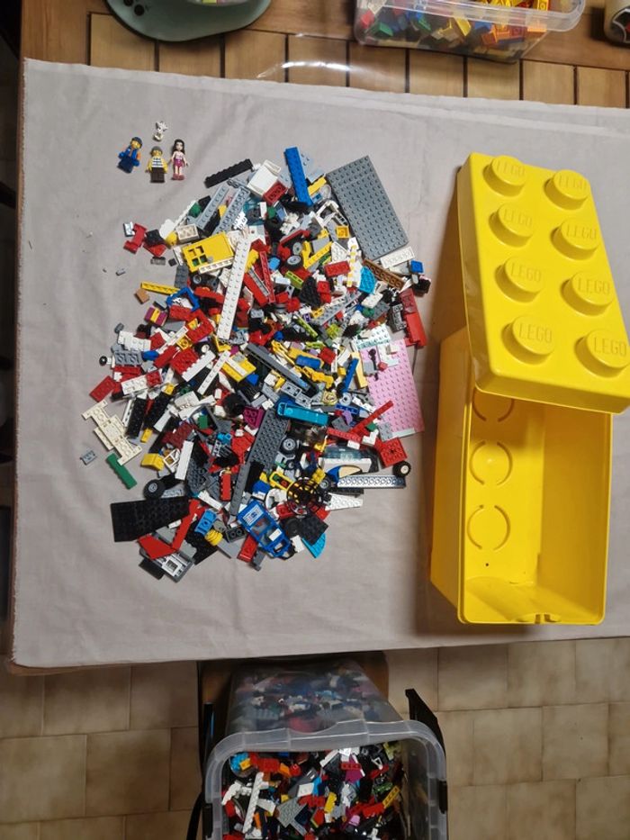 1kg lego vrac + personnages + boîte lego
