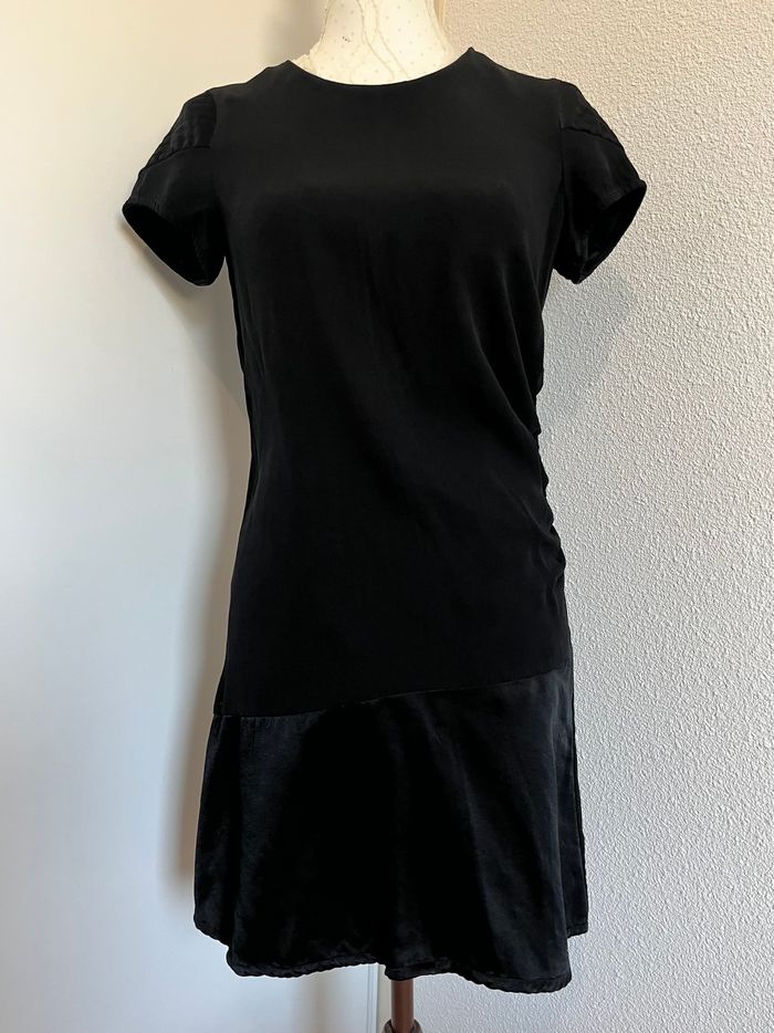 🖤 Robe noire satinée – IKKS – Élégance intemporelle & féminine – Taille 36 (S) 🖤