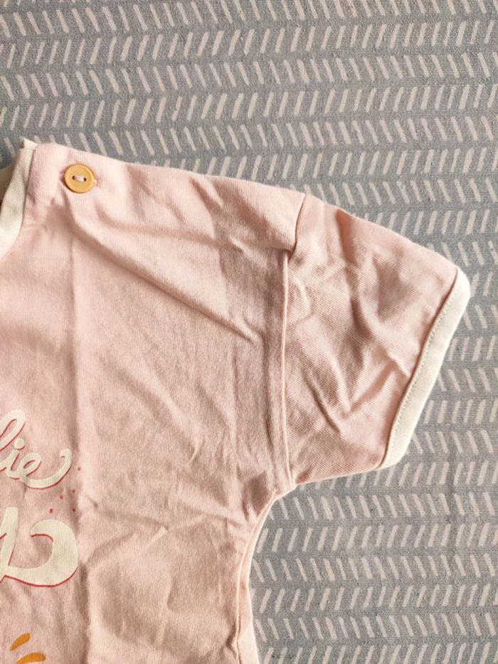 T-shirt manches courtes à effets relief pour fille – Neuf, taille 18 mois Marque : Vertbaudet - photo numéro 5
