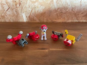 Figurine Marcus Action Pack avec 4 uniformes à clipser de la Pat Patrouille