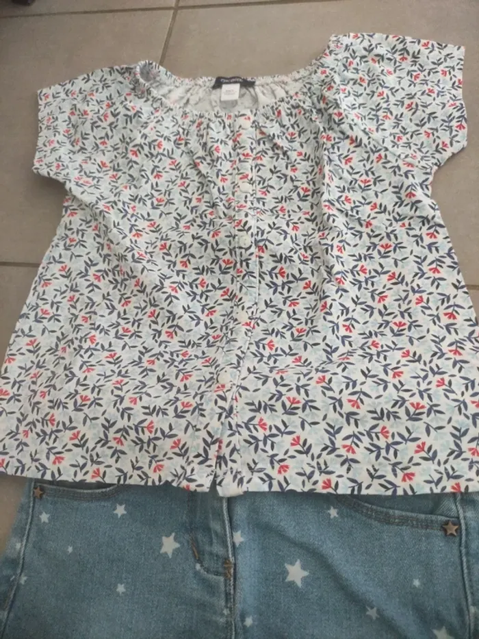 Ensemble tee shirt et short 5 ans en très bon état - photo numéro 2