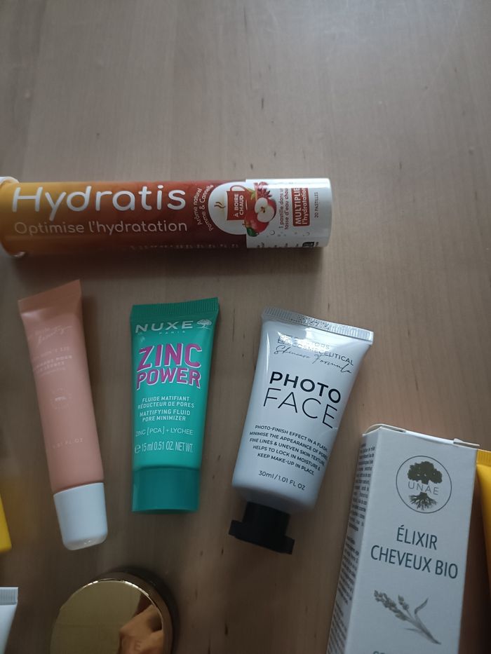 LOT DE 13 PRODUITS COSMETIQUES NEUFS - photo numéro 2