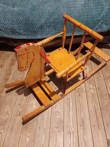 Cheval à bascule en bois 