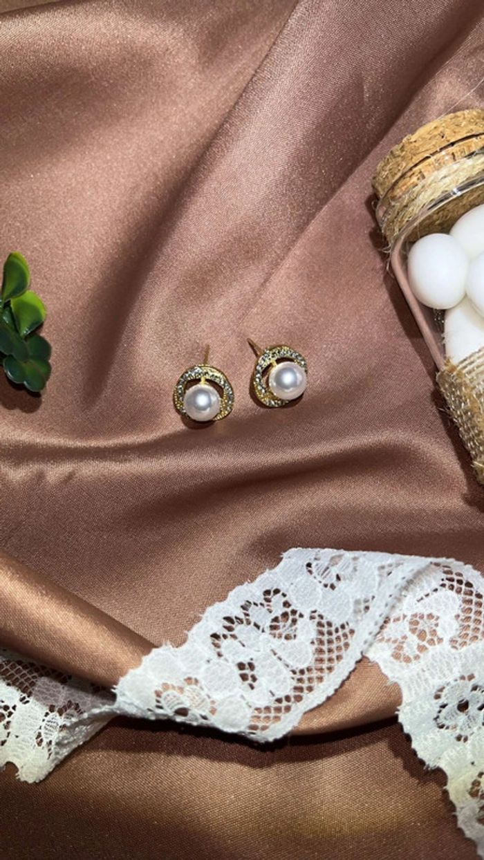 Ensemble bijoux perles blanches entourées de doré – Collier, bague & boucles d’oreilles - photo numéro 6