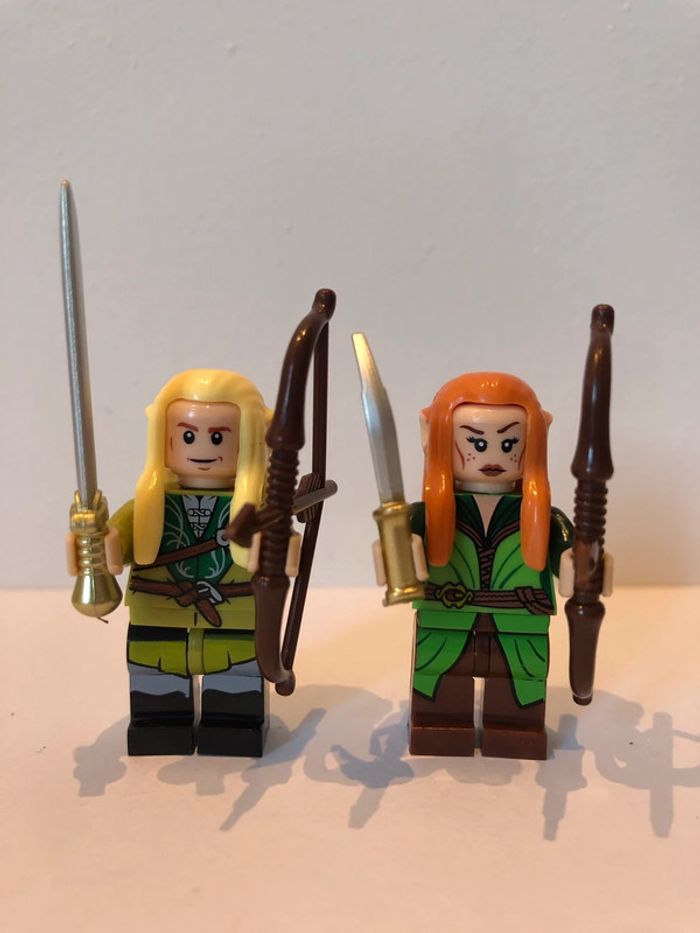Figurine type lego les elfes Galadriel et Tauriel. le seigneur des anneaux/Hobbit