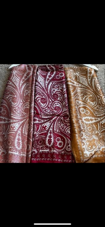 Foulard satiné modèle au choix 90x90