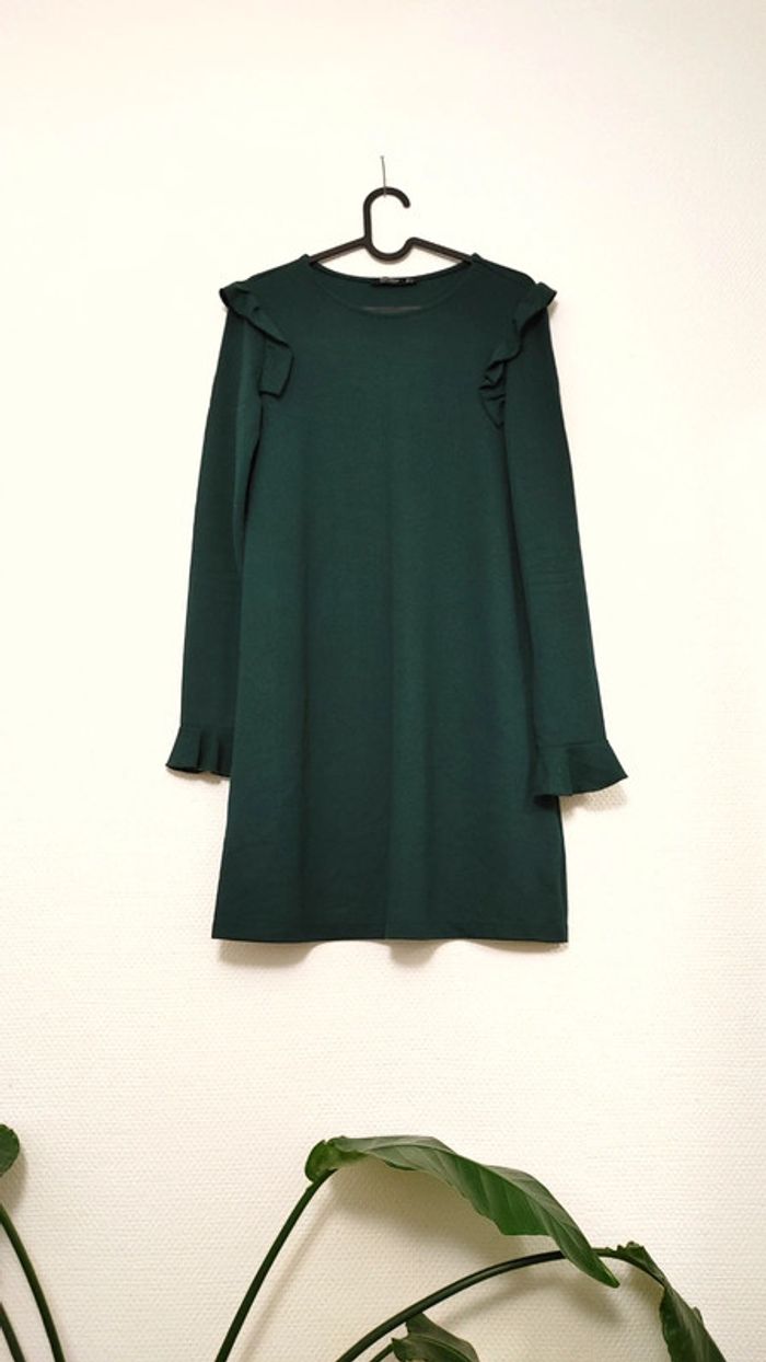 Robe épaisse volant épaule manche en très bon état taille s hiver chaud
