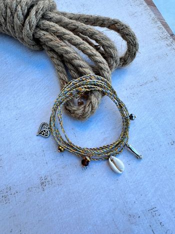 Bracelet à 6 rangs à enrouler avec breloques