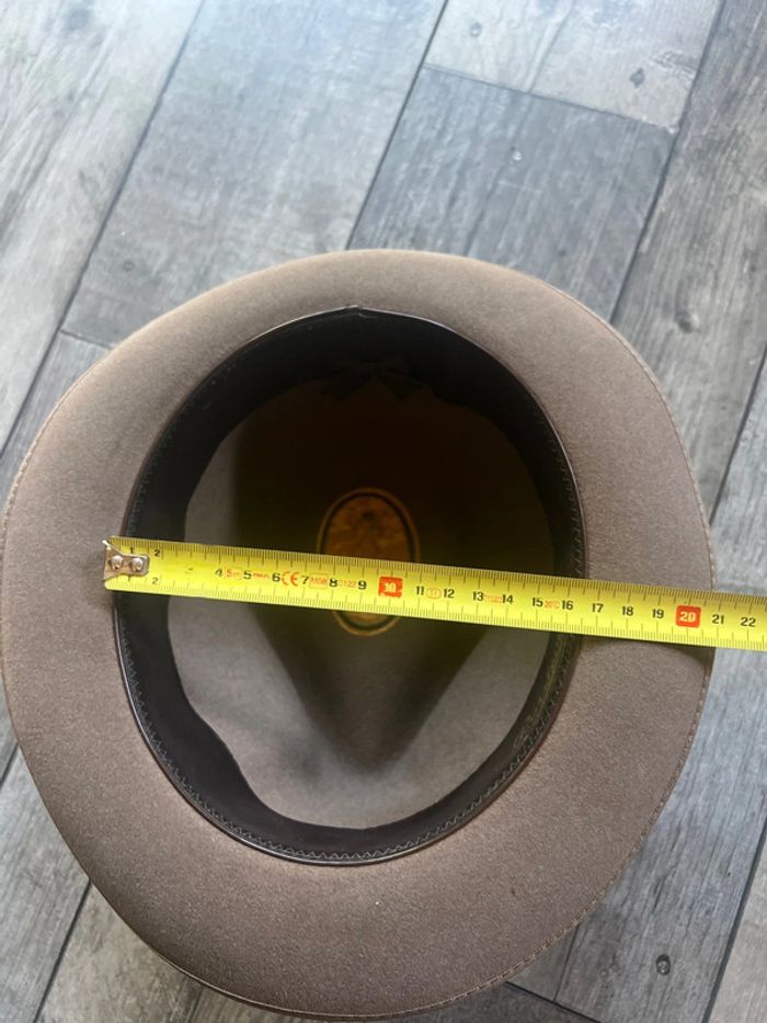 Chapeau vintage taille sur photo - photo numéro 10