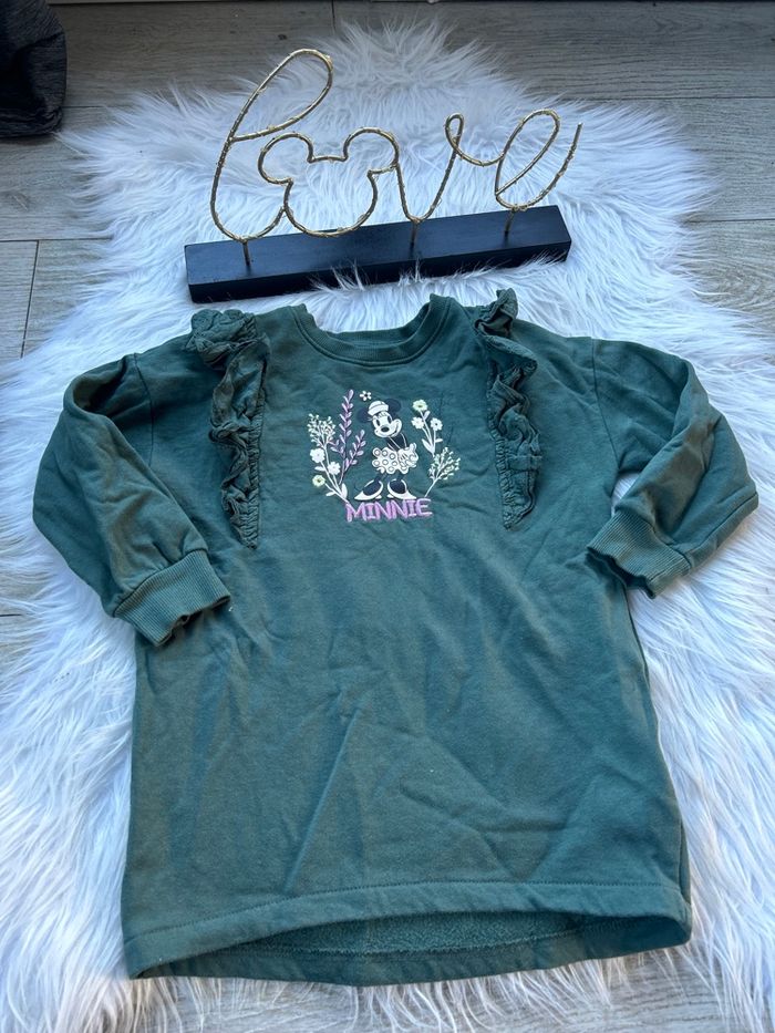 Très belle robe d’hiver verte 🥰 minnie Disney taille 5 ans