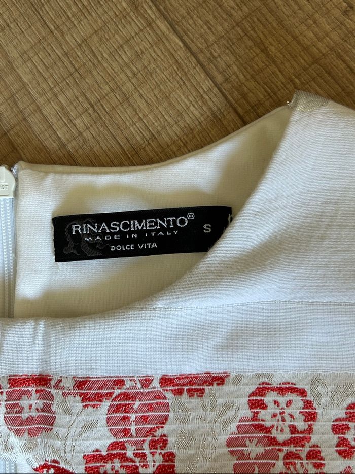 Robe blanche rouge et argentée sans manches Rinascimento taille S TBE - photo numéro 10
