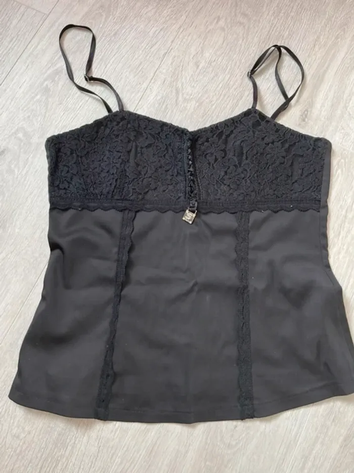 Haut bustier noir à fines bretelles – détails dentelle – style chic - photo numéro 3