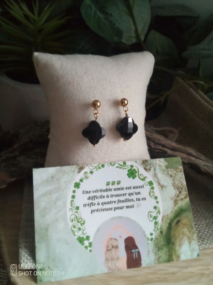 Boucles d'oreilles trèfles en pierres noires d'obsidienne + carte - photo numéro 3