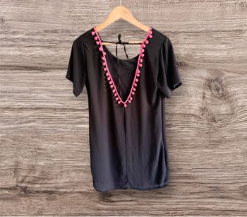 Robe ample manches courtes été noire avec dos ouvert pompon fuchsia taille 36 S