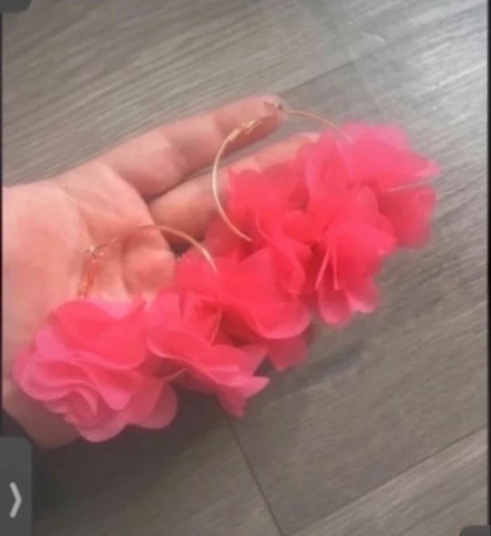 Boucles d’oreilles / Créoles NEUVES à froufrous pour femme couleur fuchsia - photo numéro 7