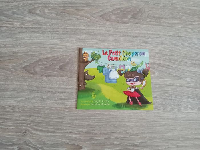 Livre le petit chaperon caméléon