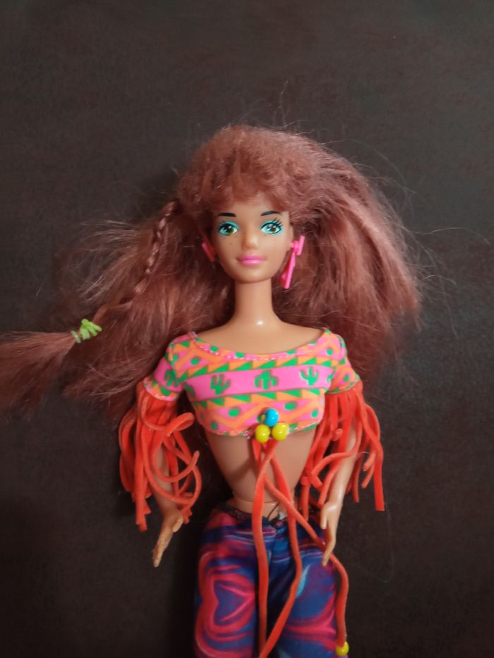 Ancienne Poupée "Mattel" (Chine) - photo numéro 2