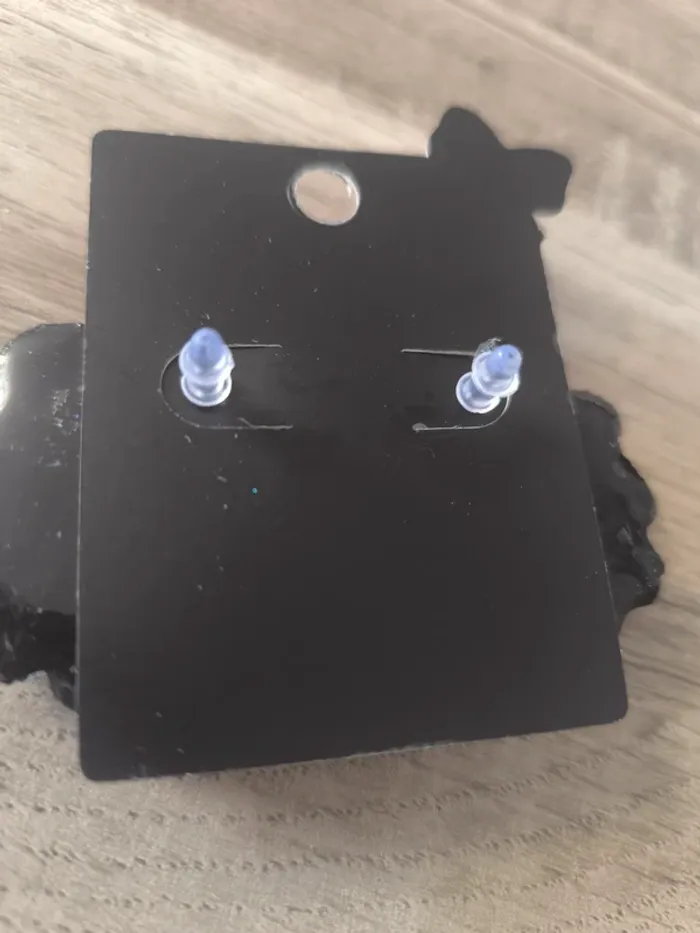 Jolies boucles d'oreilles irisées - photo numéro 3