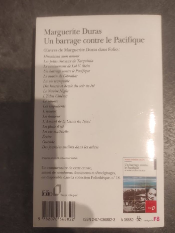 Un barrage contre le Pacifique Marguerite Duras Folio 2001 - photo numéro 3