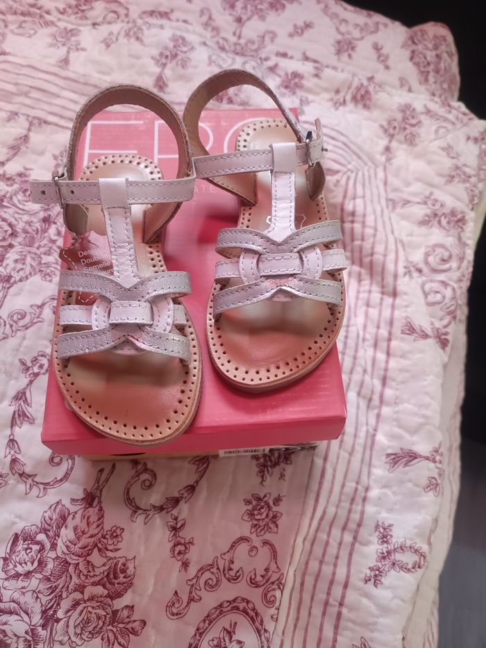 Chaussure été neuf