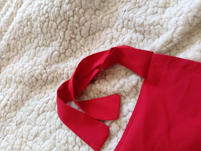 Contrefaçon Robe rouge GUCCI à manches longues - imprimé logo style tendance - photo numéro 4