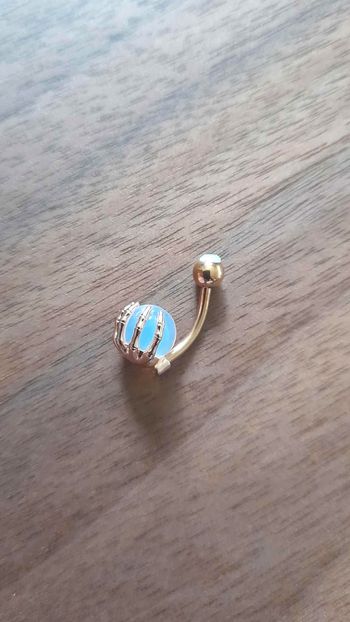 Piercing neuf en doré rose et acrylique pour nombril