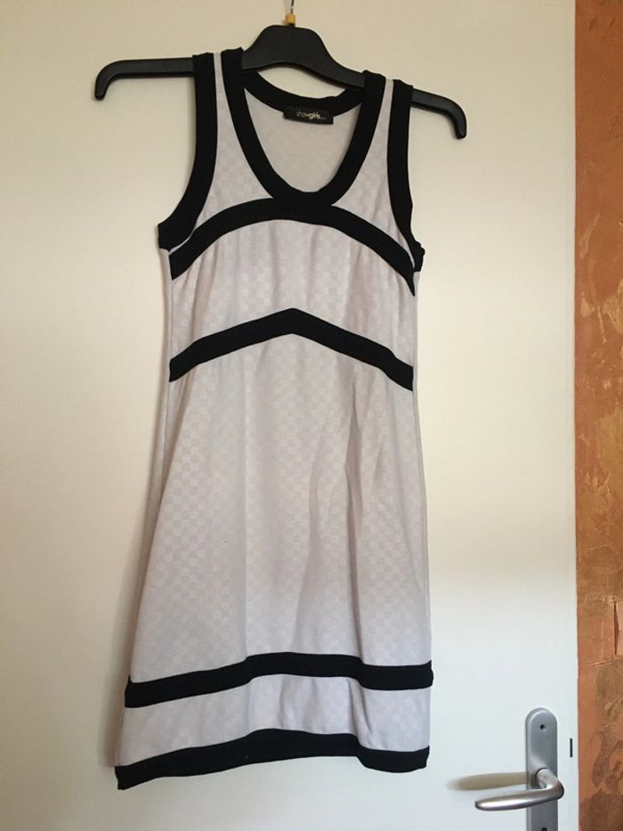 robe blanche et noire - photo numéro 3