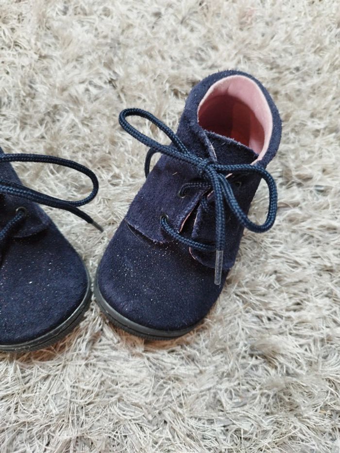 Superbe basket de marche bébé fille fashion privé taille 19 - photo numéro 4