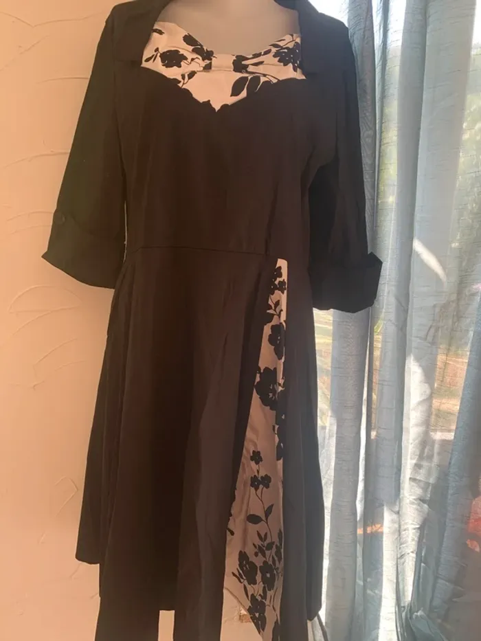 Robe vintage taille 4XL noire manches 3/4 - photo numéro 2