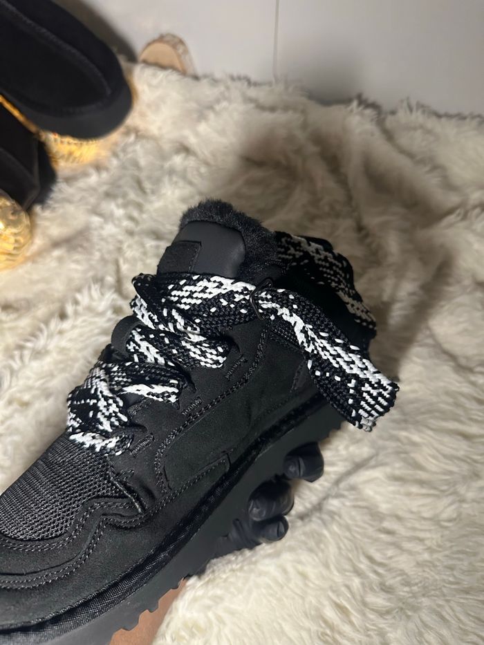 UGG LOWMEL NOIR - TAILLE 38 - photo numéro 4