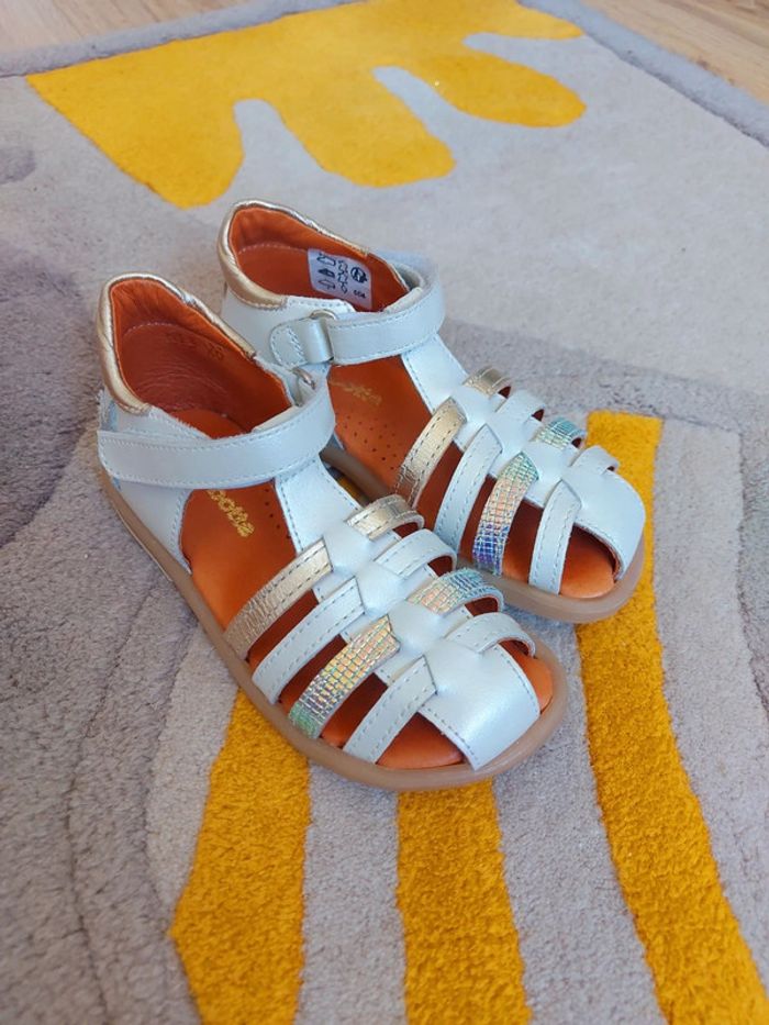 Sandales Babybotte nacrées 26 comme neuves