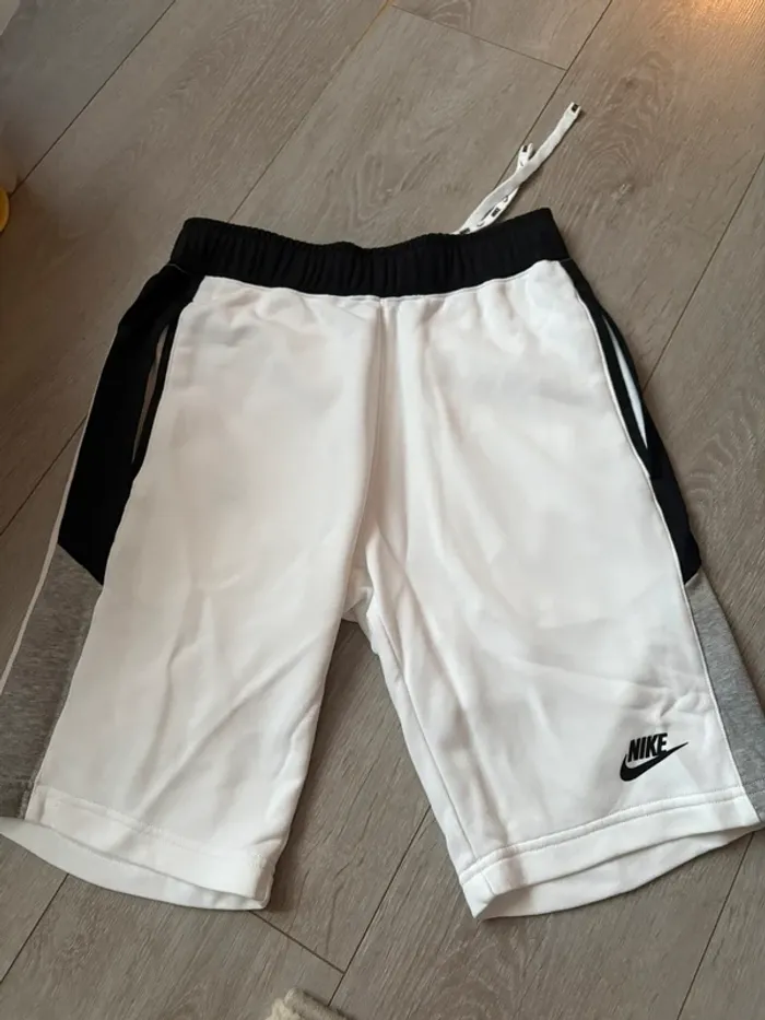 Short bermuda Nike taille XS