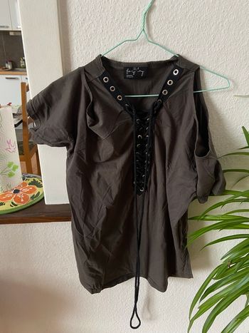 Haut kaki épaule dénudée