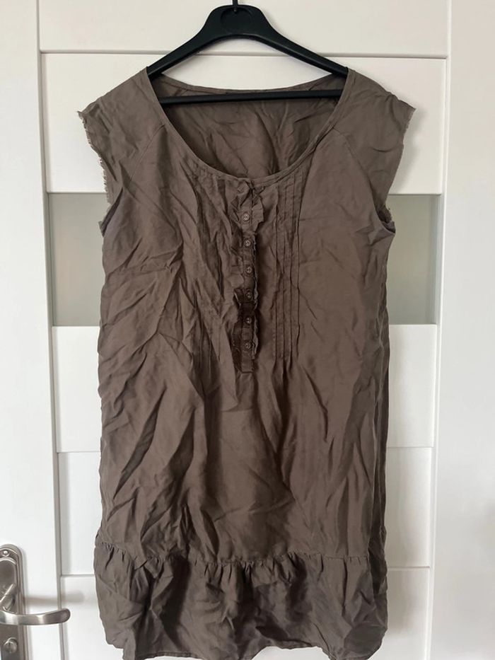 Robe kaki