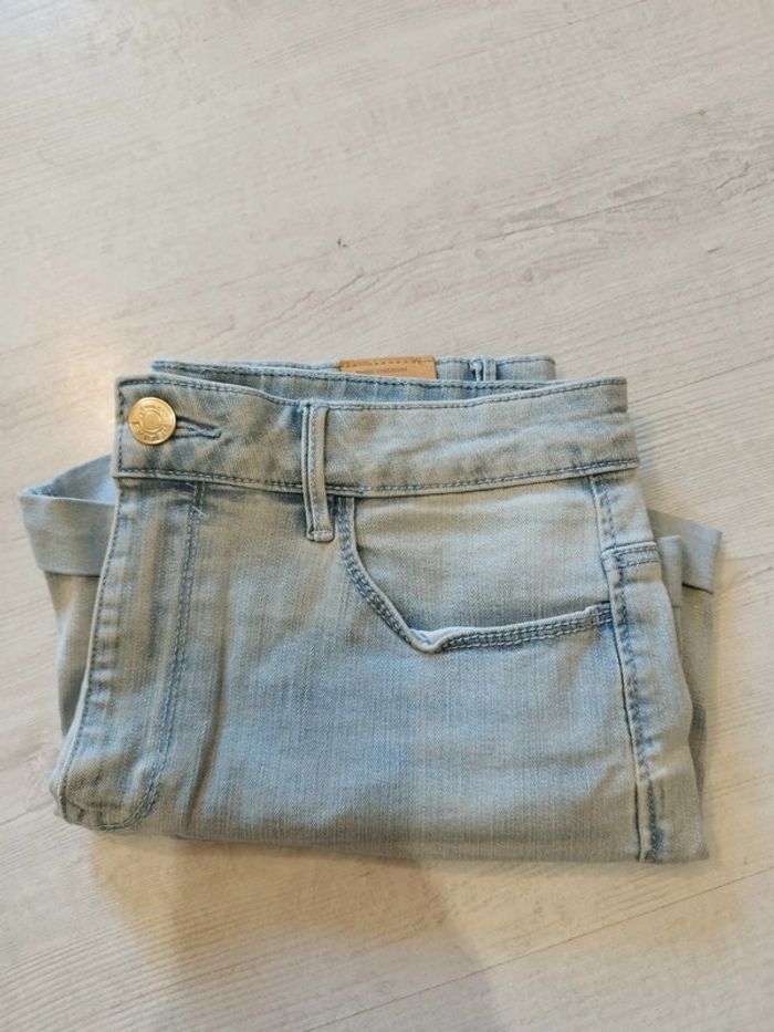 Superbe short en jean Stradivarius taille 40 - photo numéro 4