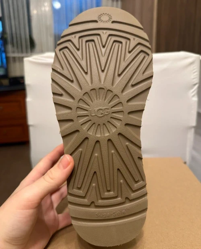 UGG Lowmel taille 37 - photo numéro 6