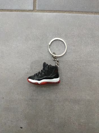 Porte clé 3D sneakers air Jordan 11 bred neuf