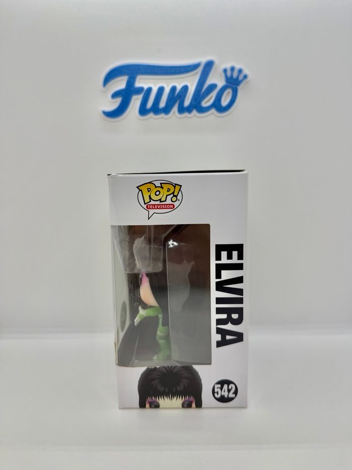 Funko Pop Elvira 542 Glow Chase Hot Topic 🇺🇸 - photo numéro 4
