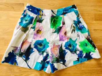 Short coloré taille haute