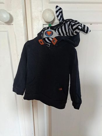 Sweat à capuche petite oreille noir 24mois