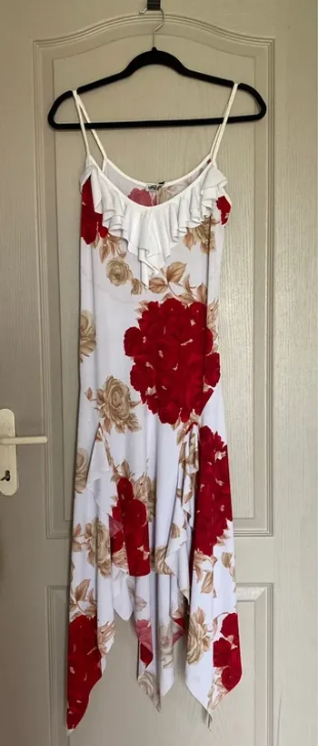 Robe longue d'été motifs fleurs rouge et blanche TU