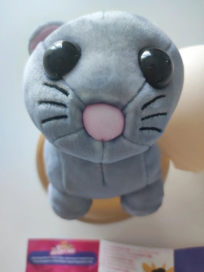 Peluche adopt me Roblox chat - photo numéro 3