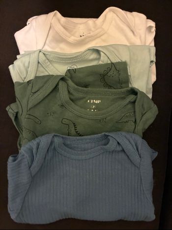 Les vêtements bébé 